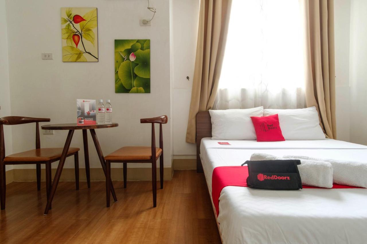 Reddoorz Near V Mapa Station Hotel Манила Екстериор снимка