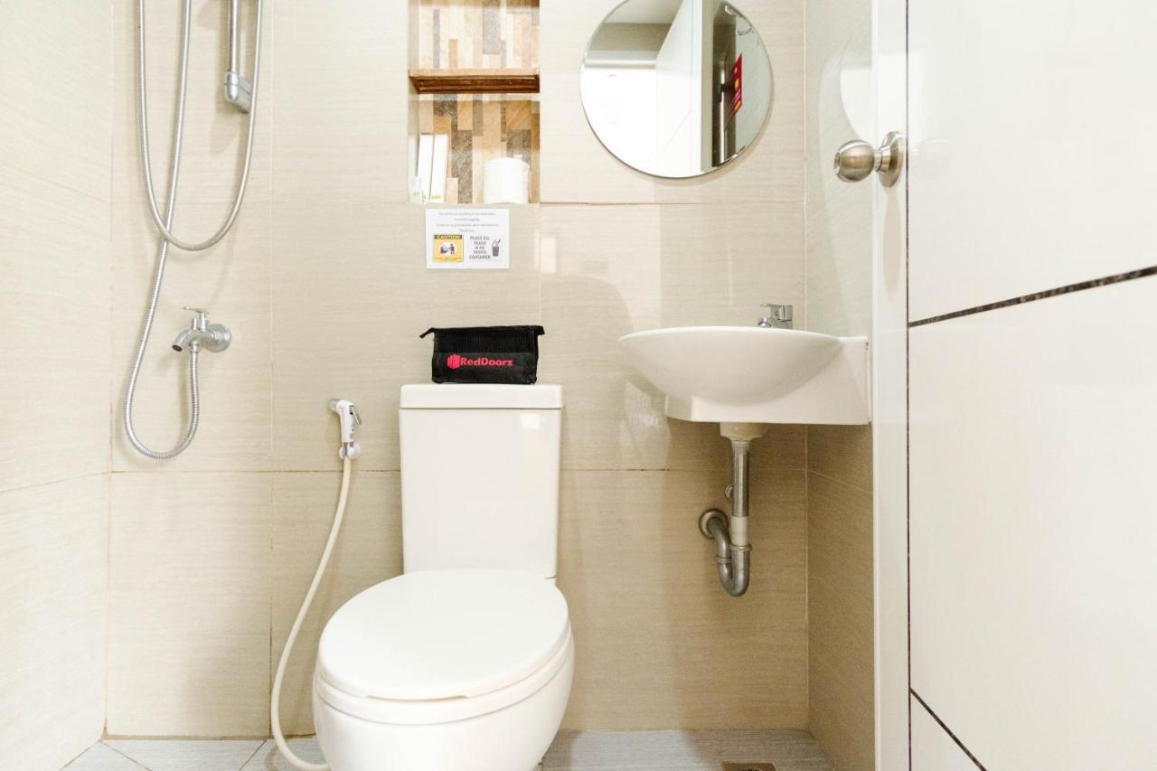 Reddoorz Near V Mapa Station Hotel Манила Екстериор снимка