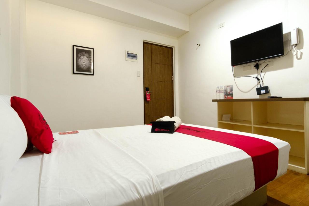 Reddoorz Near V Mapa Station Hotel Манила Екстериор снимка