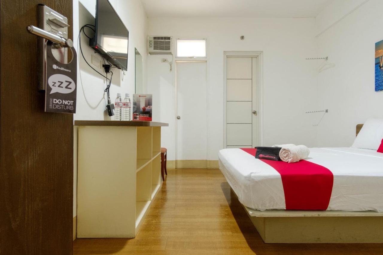 Reddoorz Near V Mapa Station Hotel Манила Екстериор снимка
