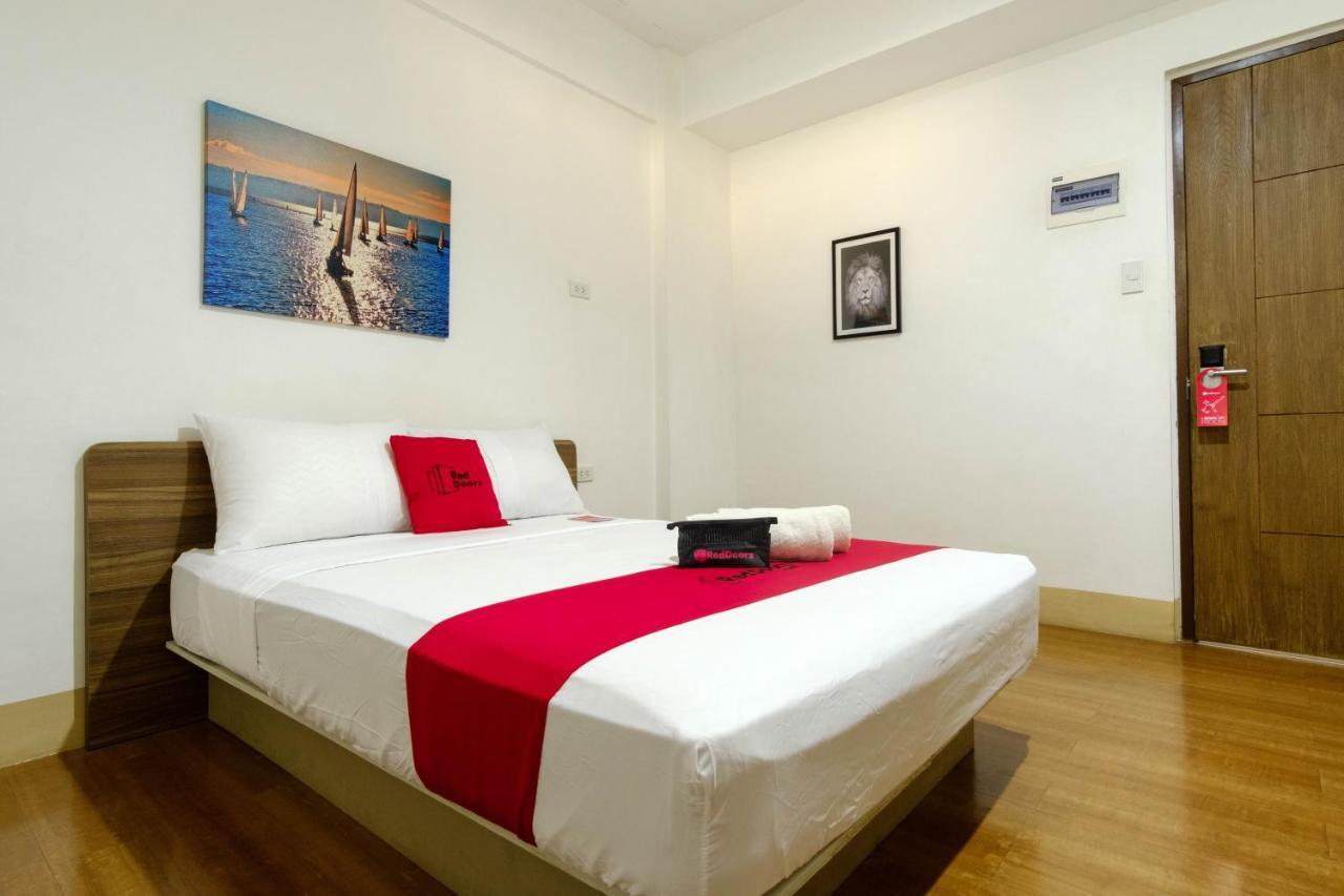 Reddoorz Near V Mapa Station Hotel Манила Екстериор снимка