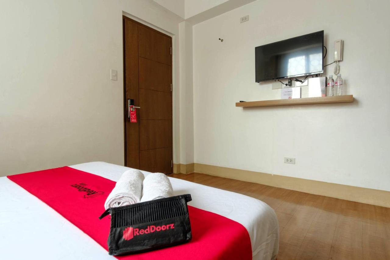 Reddoorz Near V Mapa Station Hotel Манила Екстериор снимка