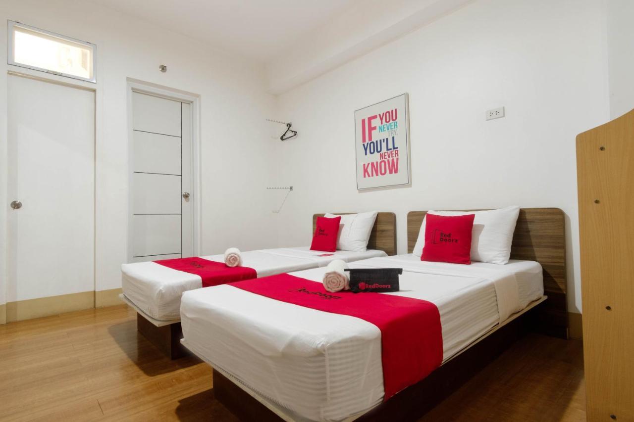 Reddoorz Near V Mapa Station Hotel Манила Екстериор снимка