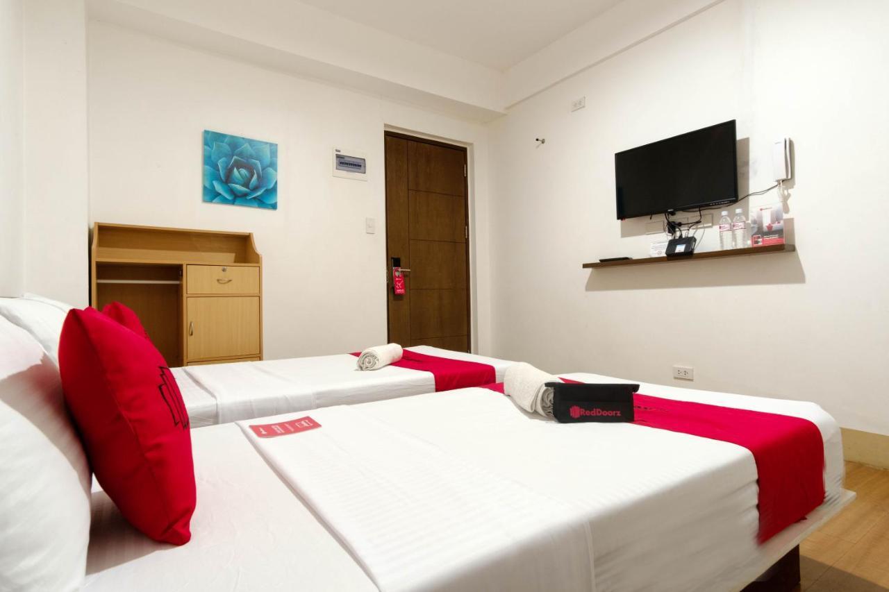 Reddoorz Near V Mapa Station Hotel Манила Екстериор снимка
