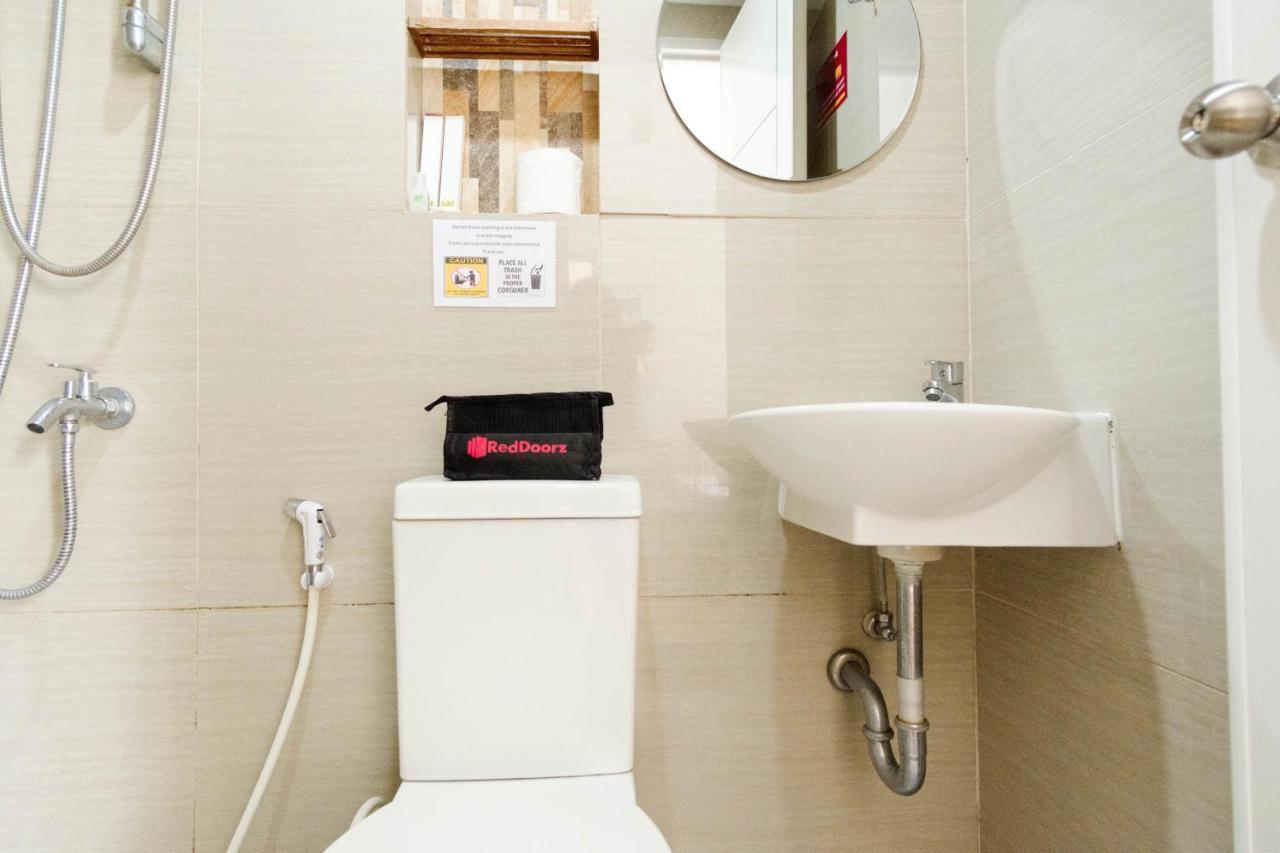 Reddoorz Near V Mapa Station Hotel Манила Екстериор снимка
