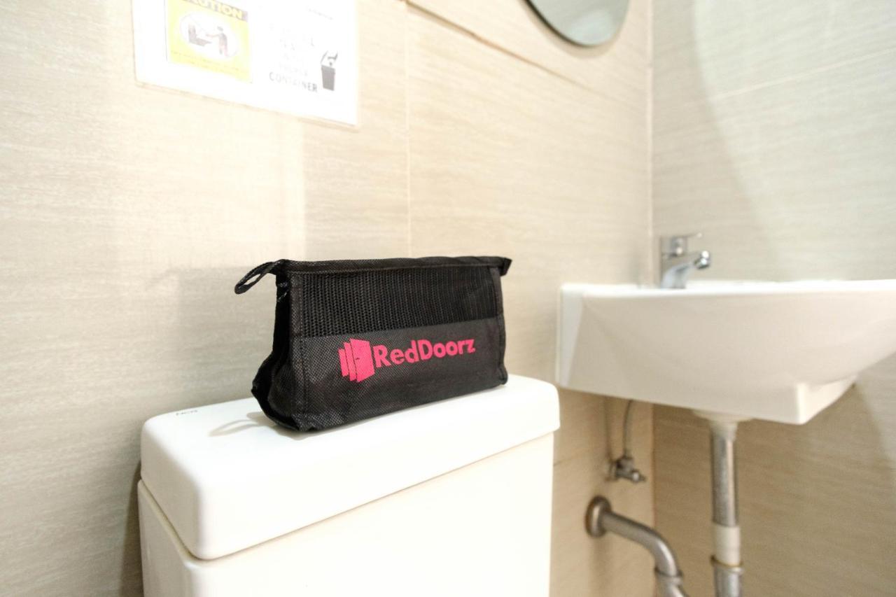 Reddoorz Near V Mapa Station Hotel Манила Екстериор снимка