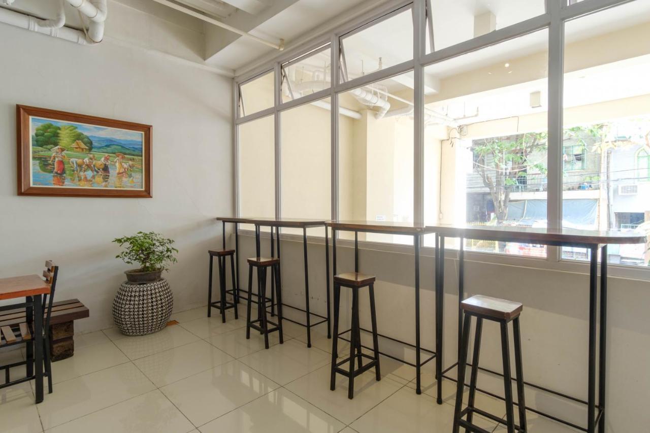 Reddoorz Near V Mapa Station Hotel Манила Екстериор снимка