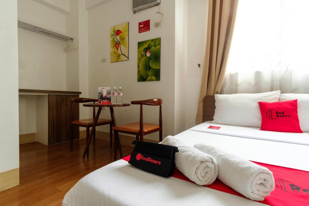 Reddoorz Near V Mapa Station Hotel Манила Екстериор снимка