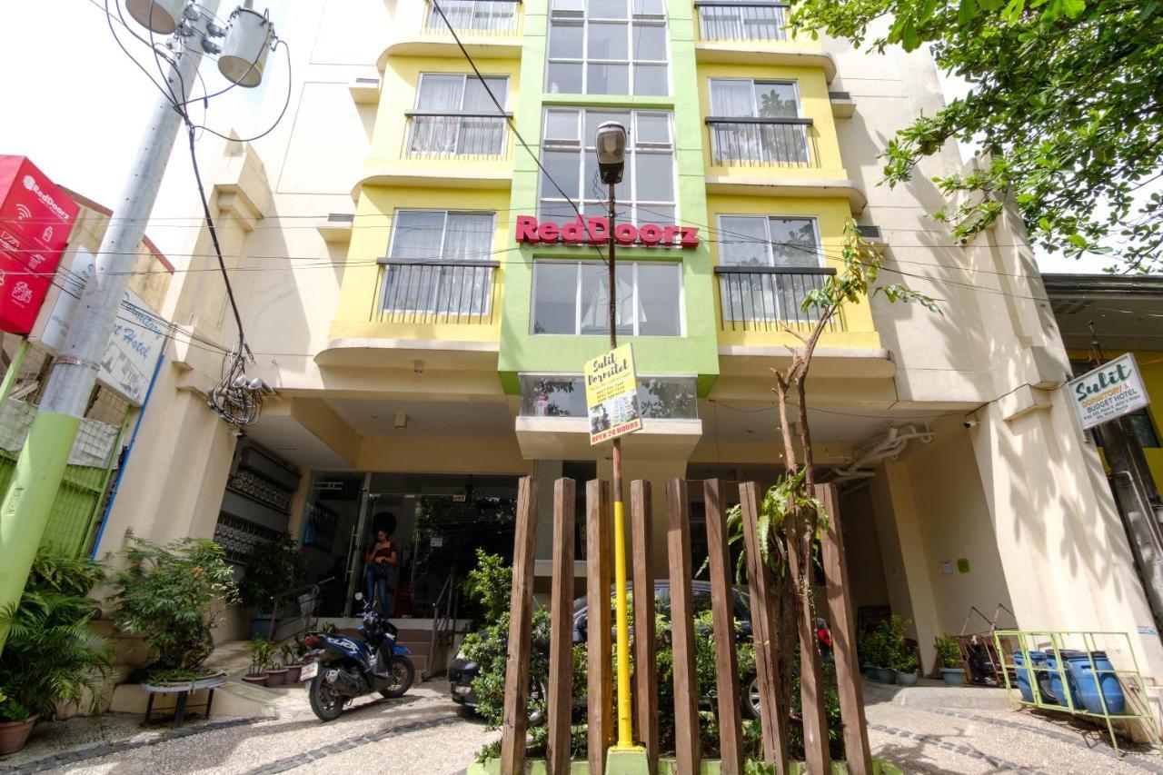 Reddoorz Near V Mapa Station Hotel Манила Екстериор снимка
